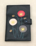 No.05001-12おくすり手帳ケース（黒・ポピー柄）
